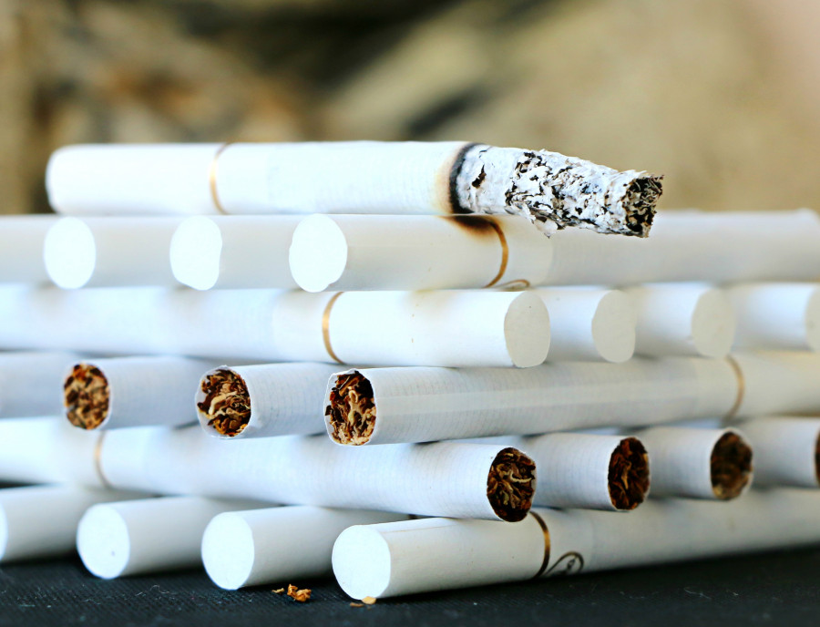 White smoking pattern ash cigarette close up 501685 pxhere